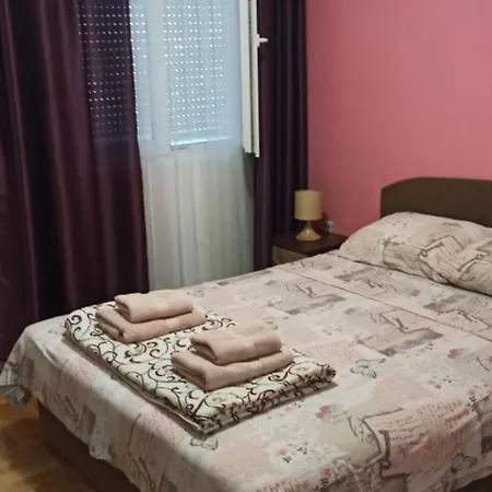 Jovana Apartment *