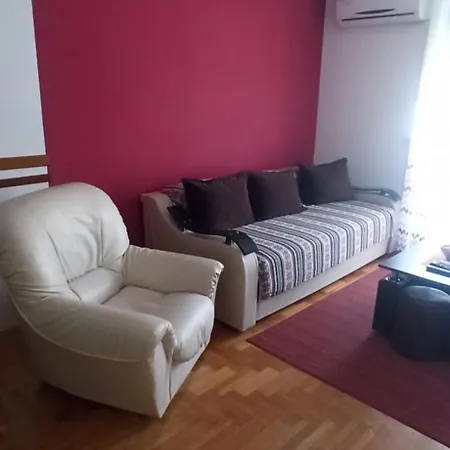 Jovana Apartment *