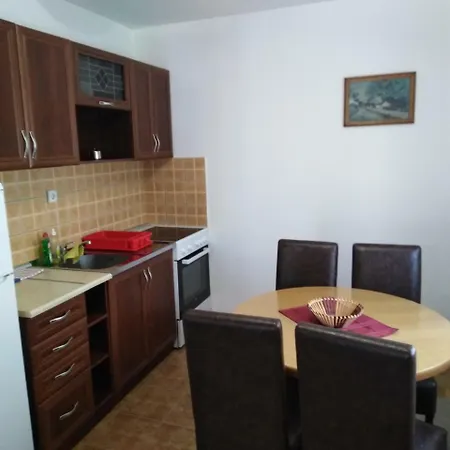 Jovana Apartamento *